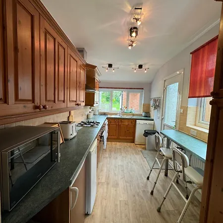 Проживание в семье Comfortable Near Southmead