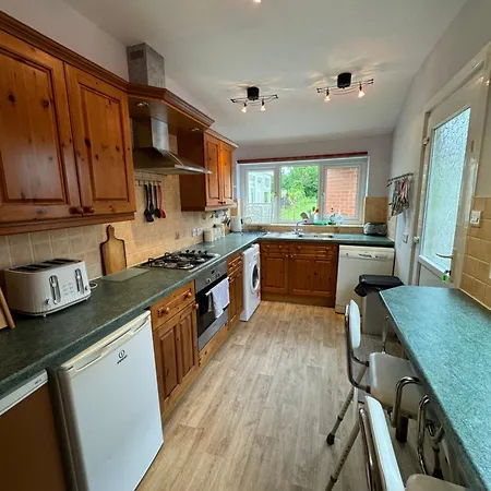 Comfortable Near Southmead Проживание в семье *