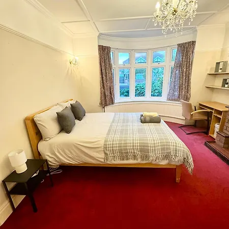 Comfortable Near Southmead ホームステイ ブリストル