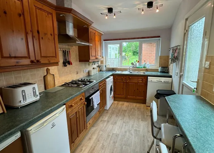 Comfortable Near Southmead Проживання в сім'ї *