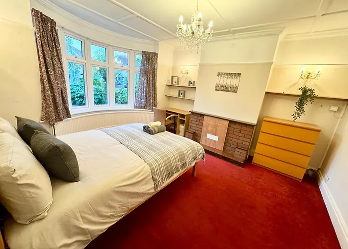 Comfortable Near Southmead Проживання в сім'ї Бристоль