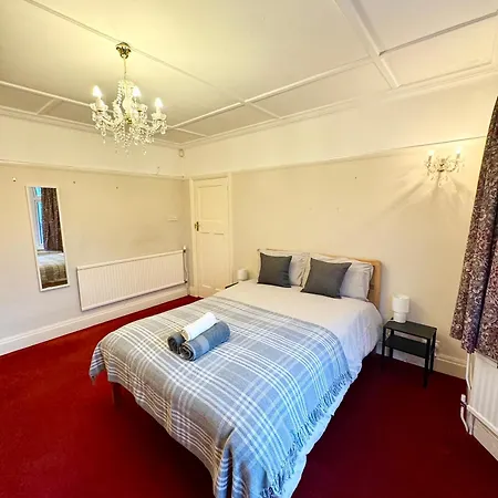בית אירוח Comfortable Near Southmead בריסטול