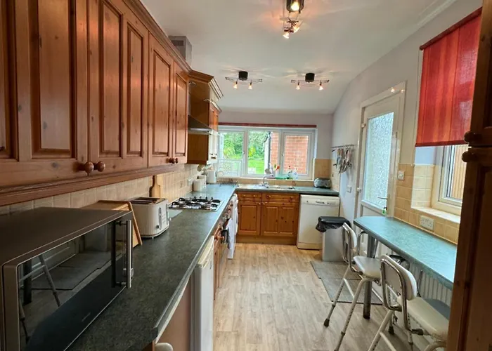 בית אירוח Comfortable Near Southmead